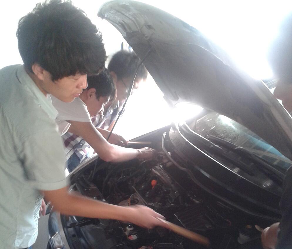 河南鄭州中牟豪爵養(yǎng)車(chē)堂-發(fā)動(dòng)機(jī)清洗實(shí)操培訓(xùn)1.jpg